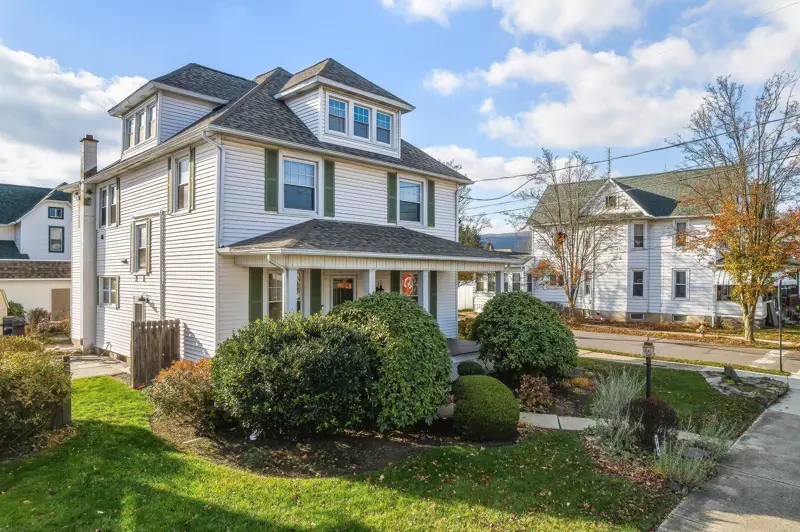 Colonial home with a front porch on a residential street in Northeastern Pennsylvania