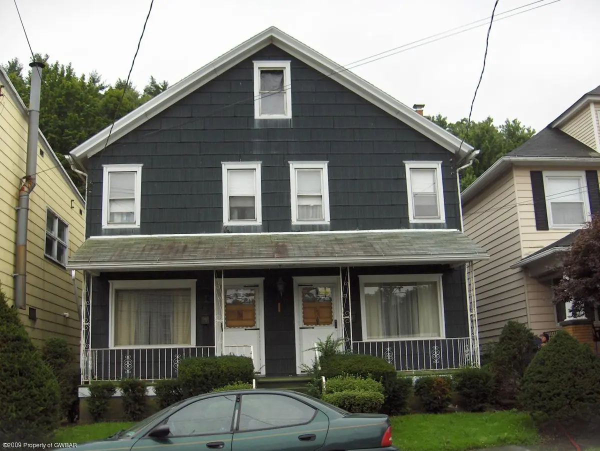 141-143 E MAIN Street, Glen Lyon in Glen Lyon