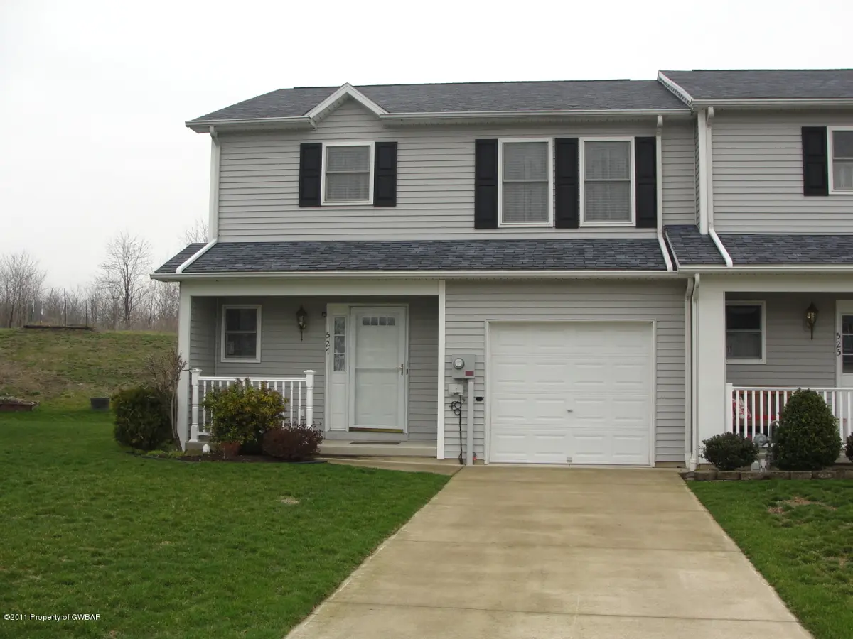 527 Cherry Drive, Exeter in Exeter