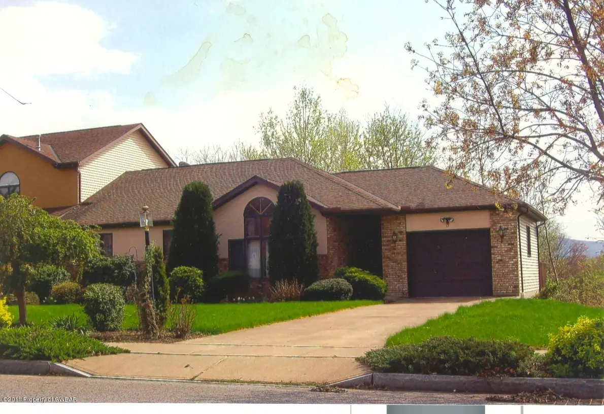 15 Wyndwood Drive, Wilkes-Barre in Wilkes-Barre
