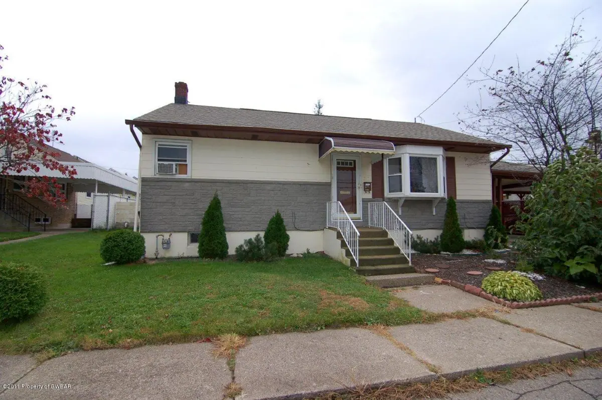 818 W 17th Street, Hazleton in Hazleton