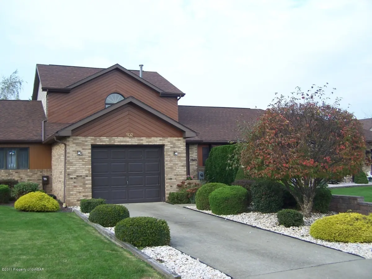 102 WOODVIEW, Hanover Township in Hanover Township