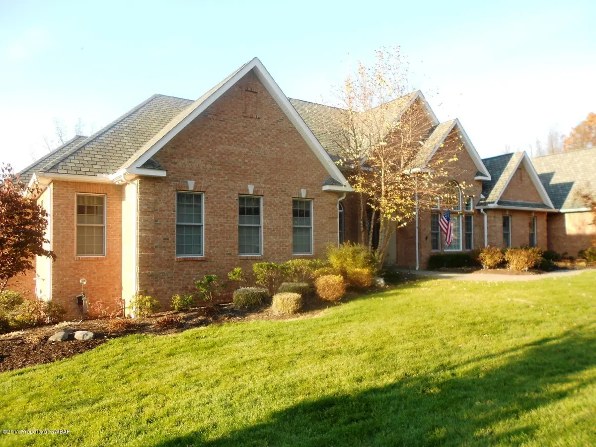 36 KIPLING Drive, Moosic in Moosic