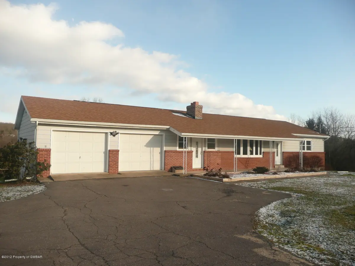 633 Reyburn Road, Shickshinny in Shickshinny