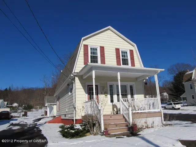 8 Chestnut Street, Mountain Top in Mountain Top