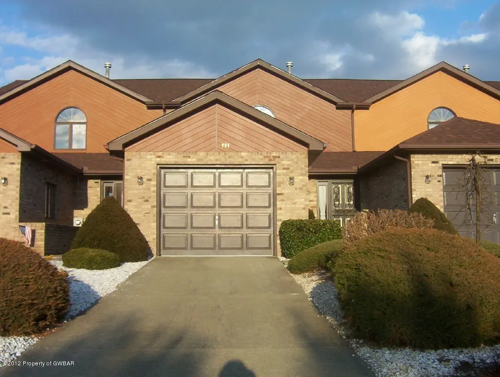 111 COUNTRYWOOD Drive, Hanover Township in Hanover Township