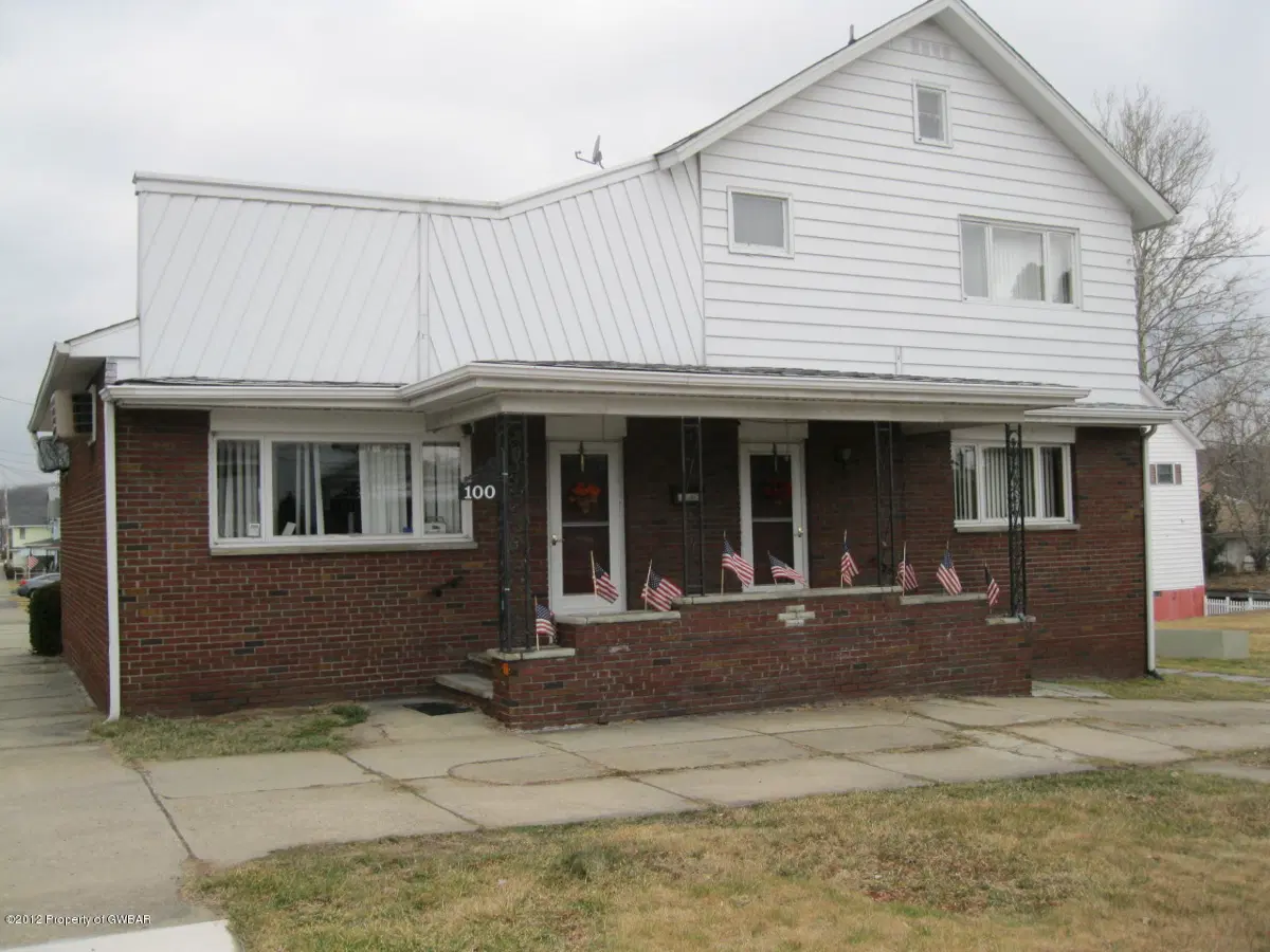 100 LINCOLN Street, Dupont in Dupont