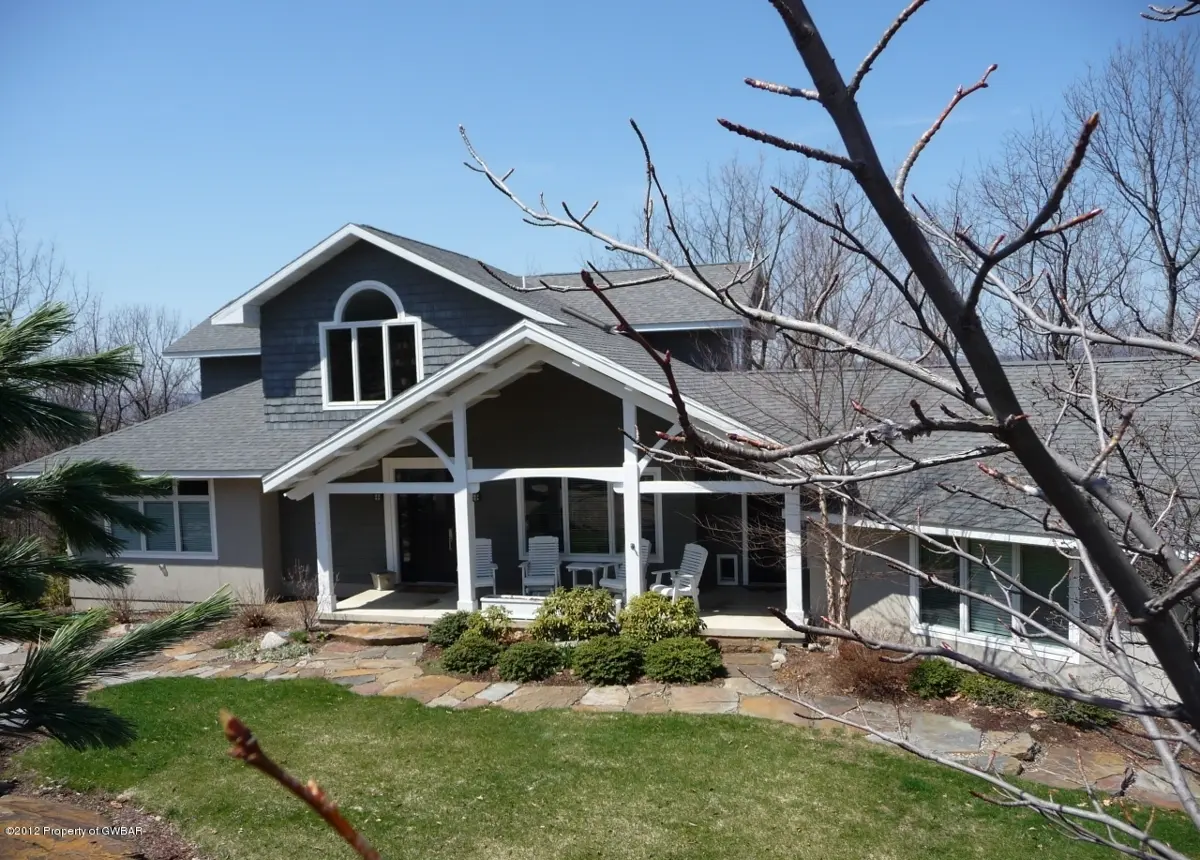 106 GLENMAURA Drive, Moosic in Moosic