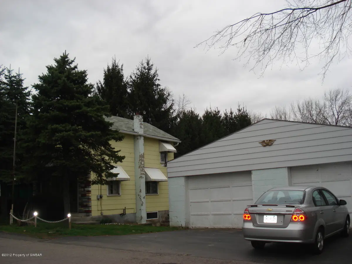 490 HARRIS Street, Larksville in Larksville