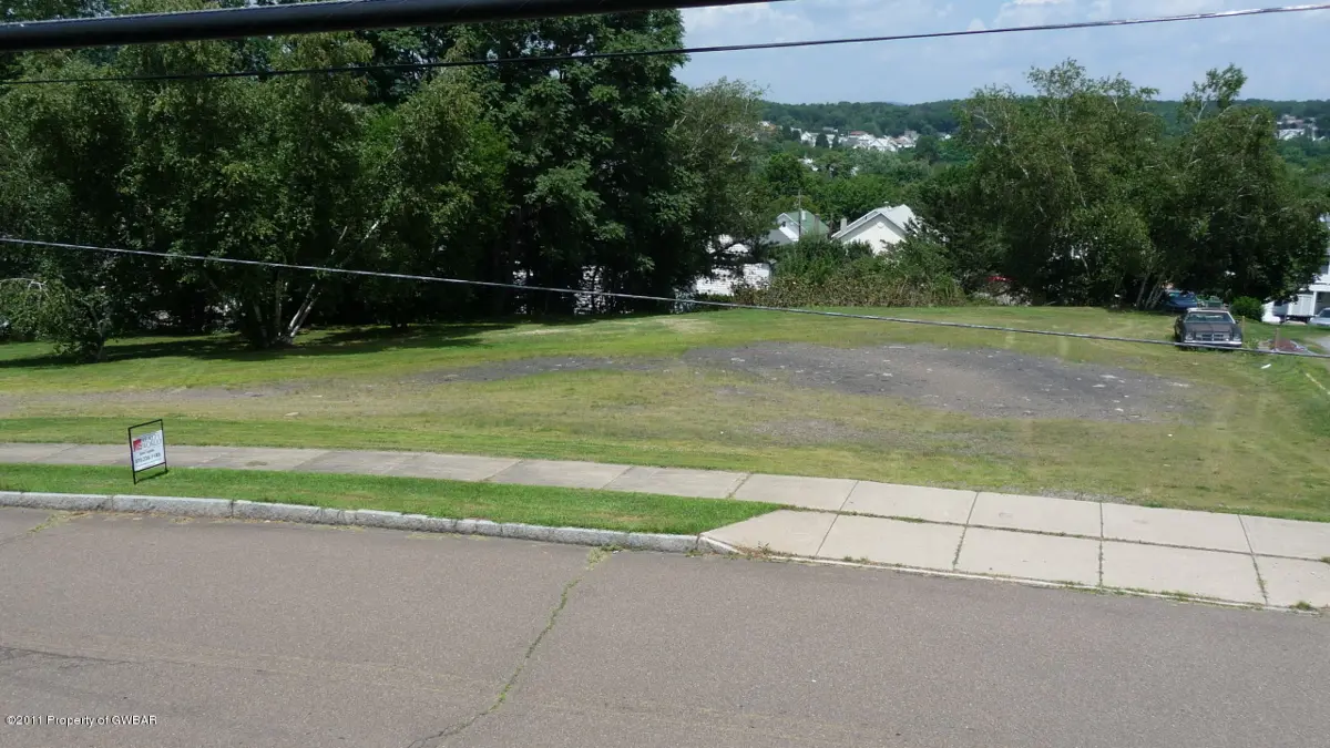 18 E THOMAS Street, Wilkes-Barre in Wilkes-Barre