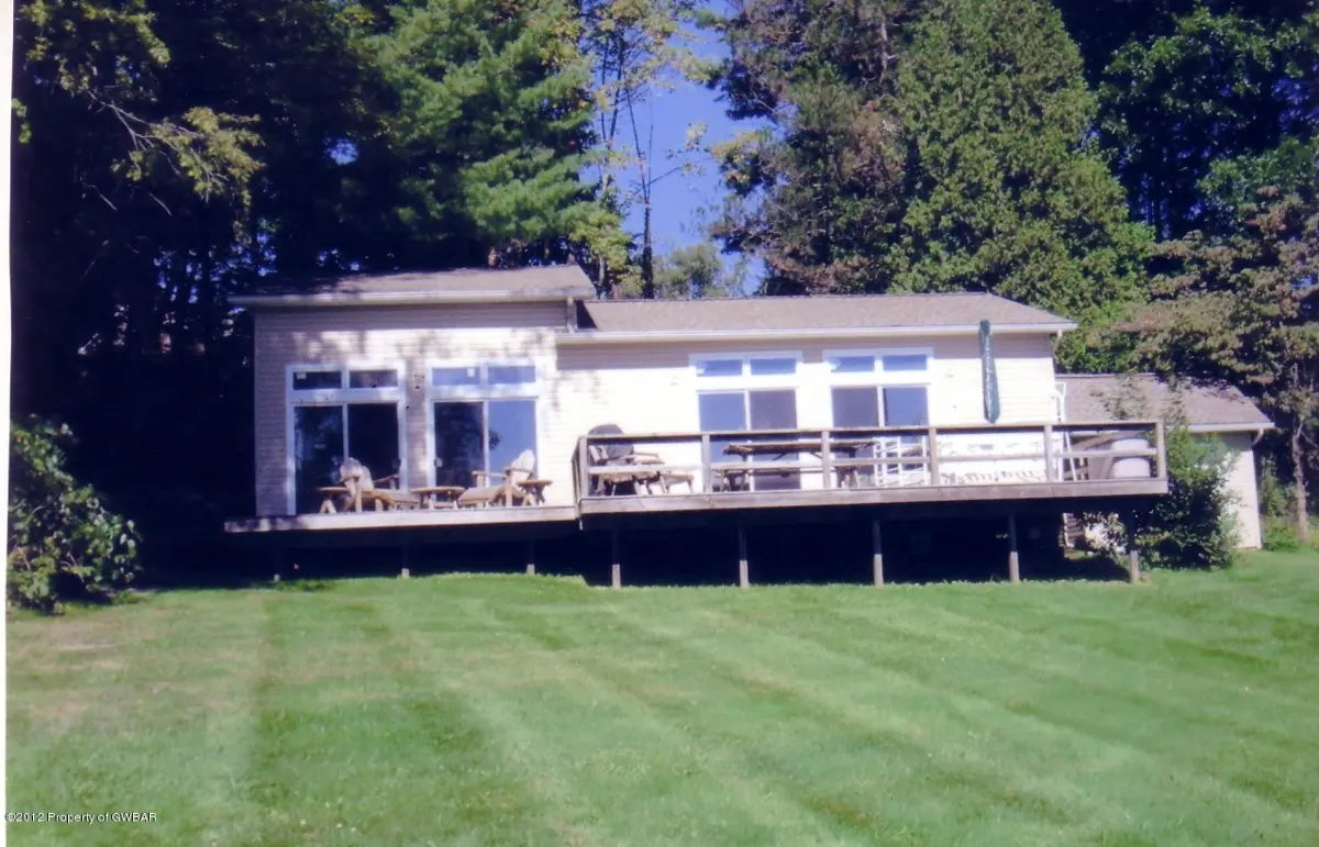 22 Lake Pinecrest Lane, Shickshinny in Shickshinny
