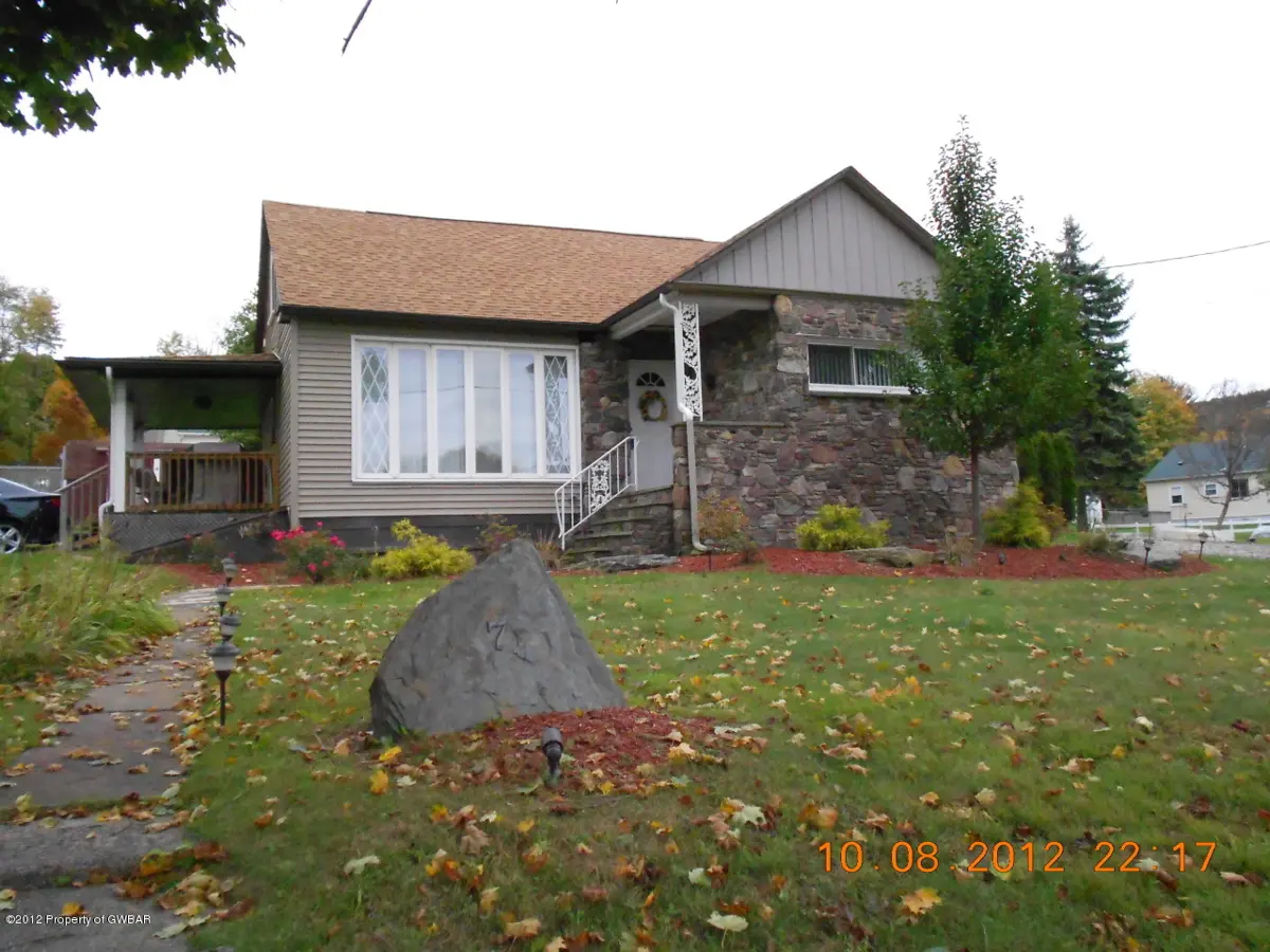 7 MANOR Drive, Shavertown in Shavertown