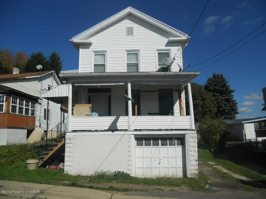 222 CENTER Avenue, Plymouth in Plymouth