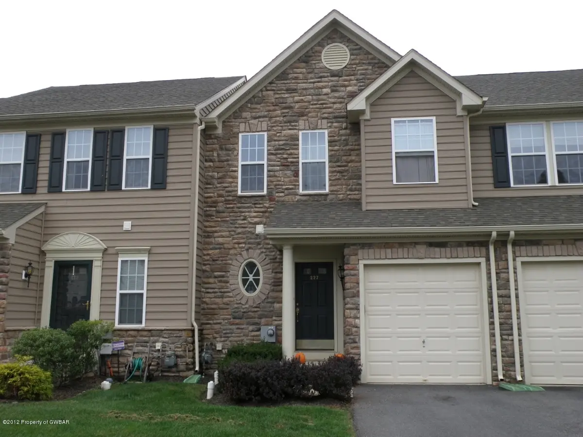 227 Auburn Drive, Northampton in Northampton