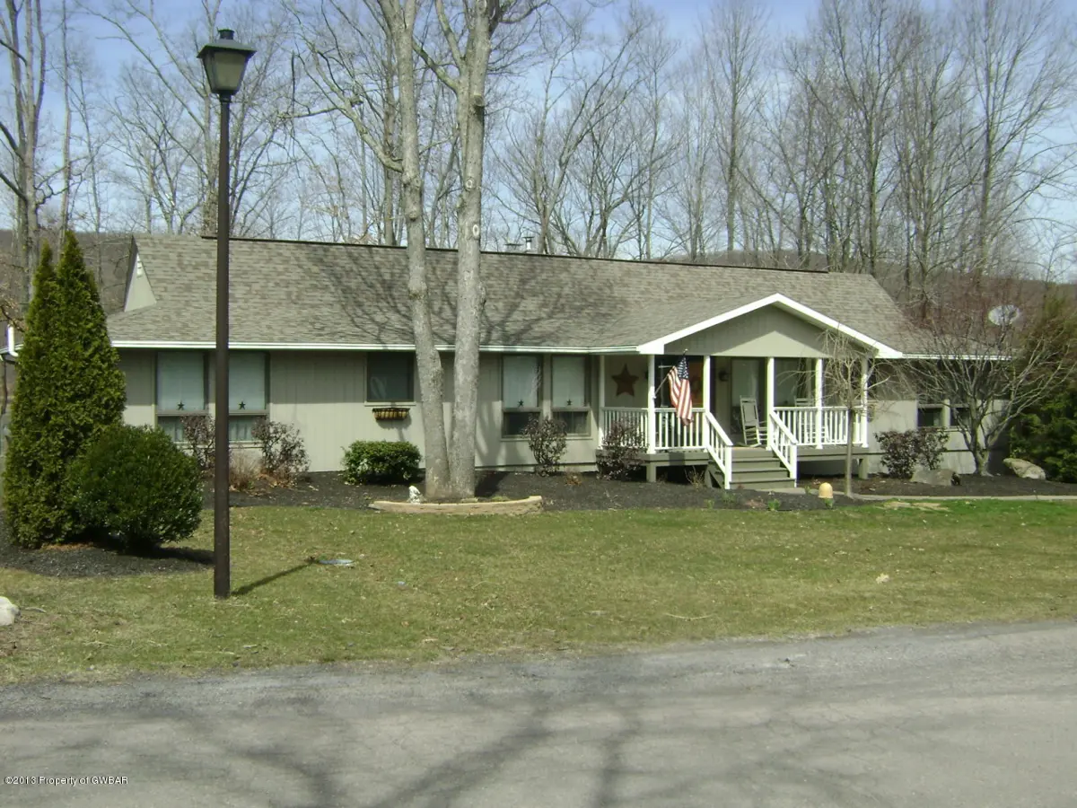 518 Laurel Lakes Drive, Mountain Top in Mountain Top