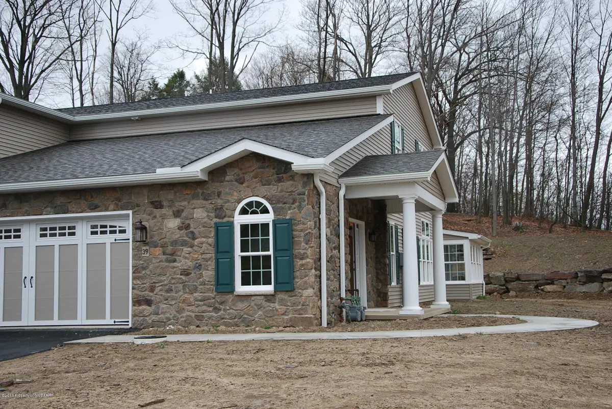 39 Wyndham Road, Clarks Summit in Clarks Summit