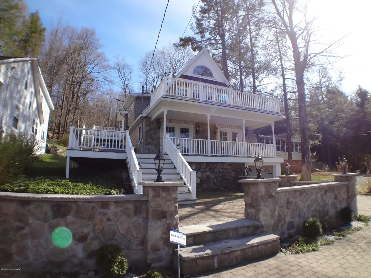 290 Lakeside Drive, Harveys Lake in Harveys Lake
