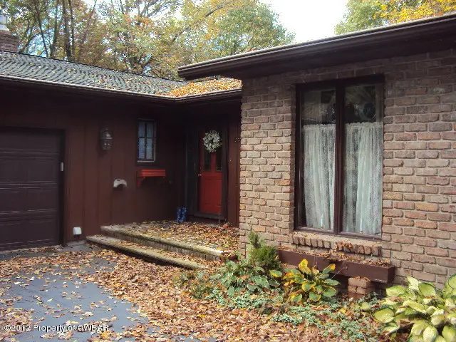60 FOX HOLLOW Drive, Dallas in Dallas
