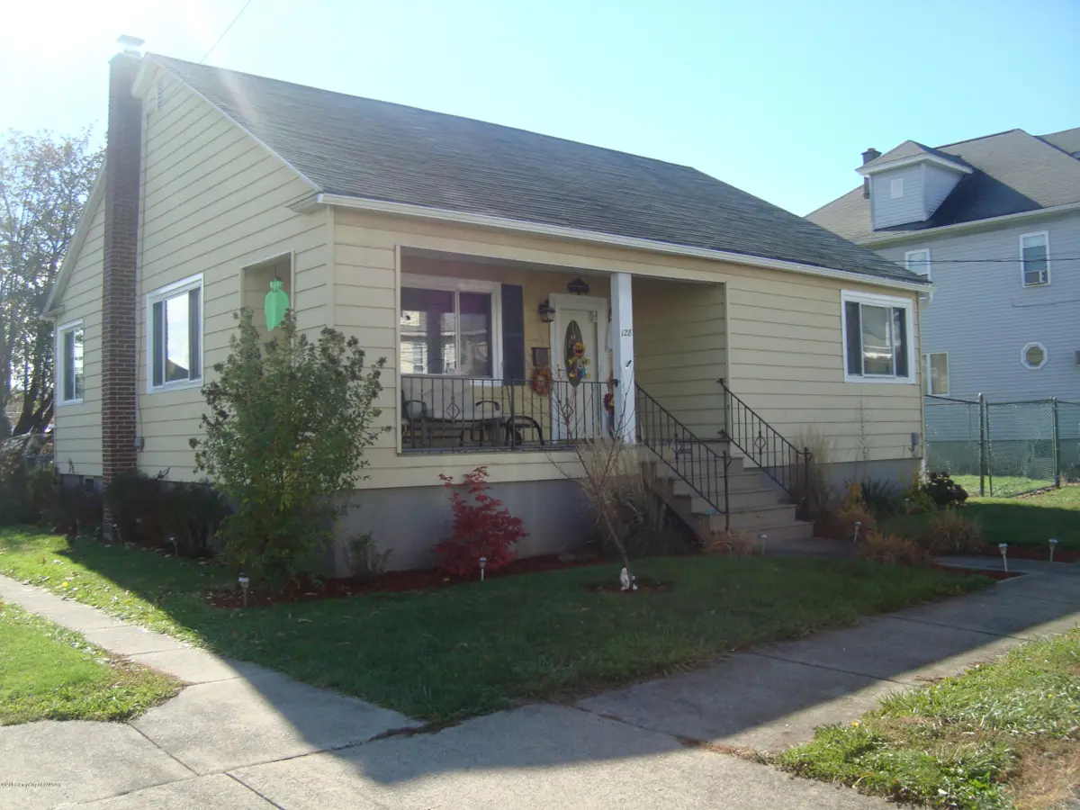 128 Lyndwood Avenue, Hanover Township in Hanover Township