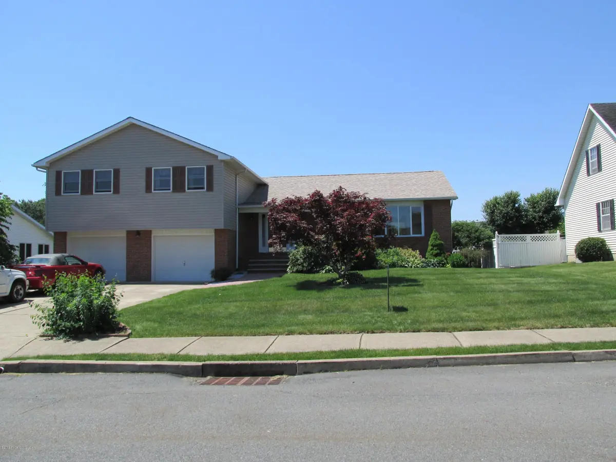 57 BETSY ROSS Drive, Hanover Township in Hanover Township