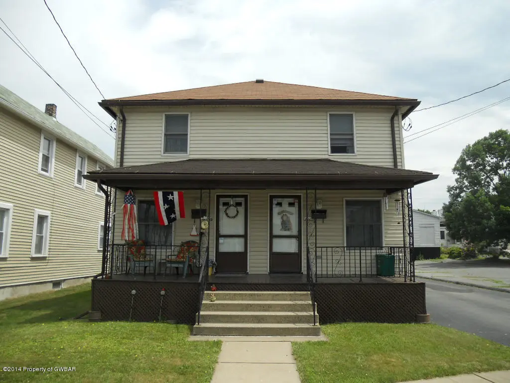 305 - 307 CENTER Street, Dupont in Dupont