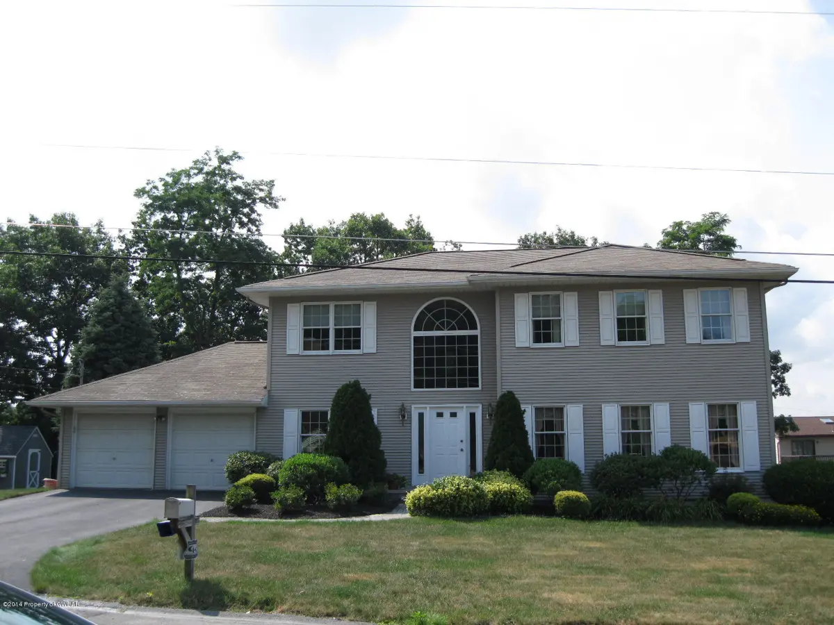 209 SPRUCEWOOD Drive, Laflin in Laflin