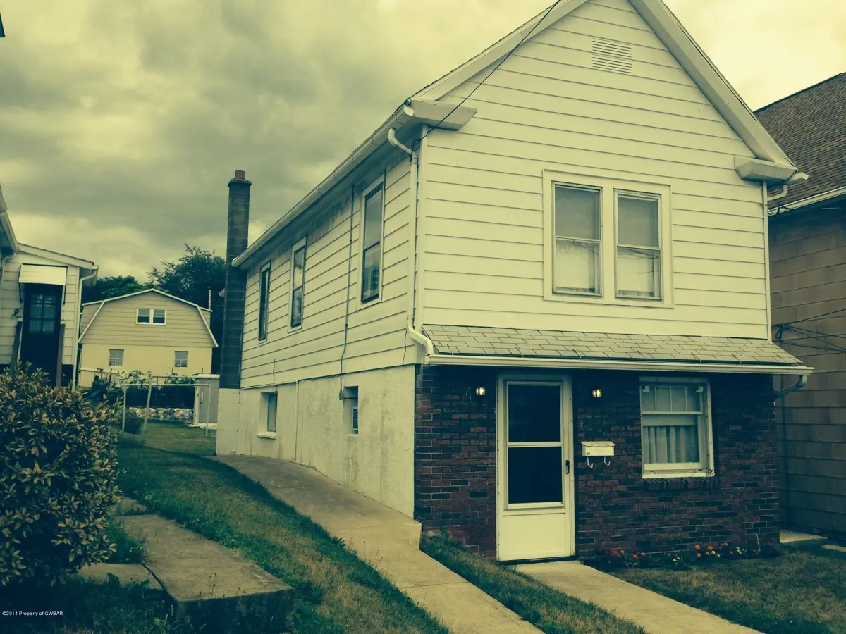 305 Center Street, Wilkes-Barre in Wilkes-Barre