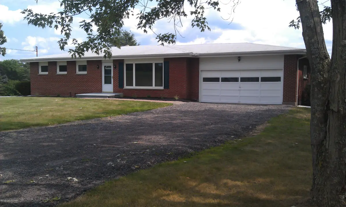 561 W COUNTY Road, Wapwallopen in Wapwallopen