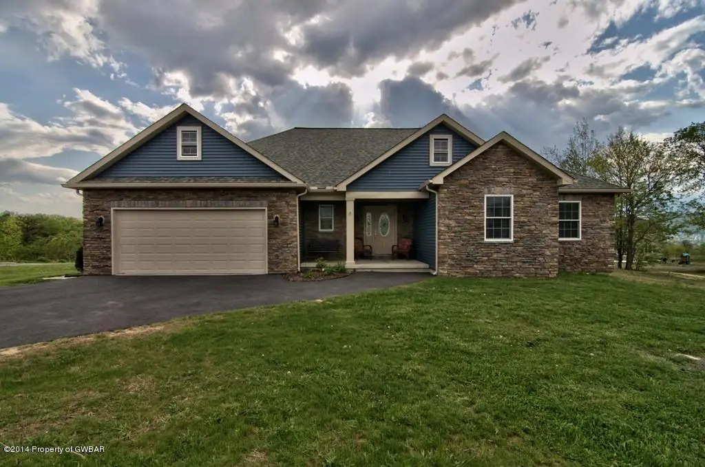 402 Gardenia Drive, Moosic in Moosic