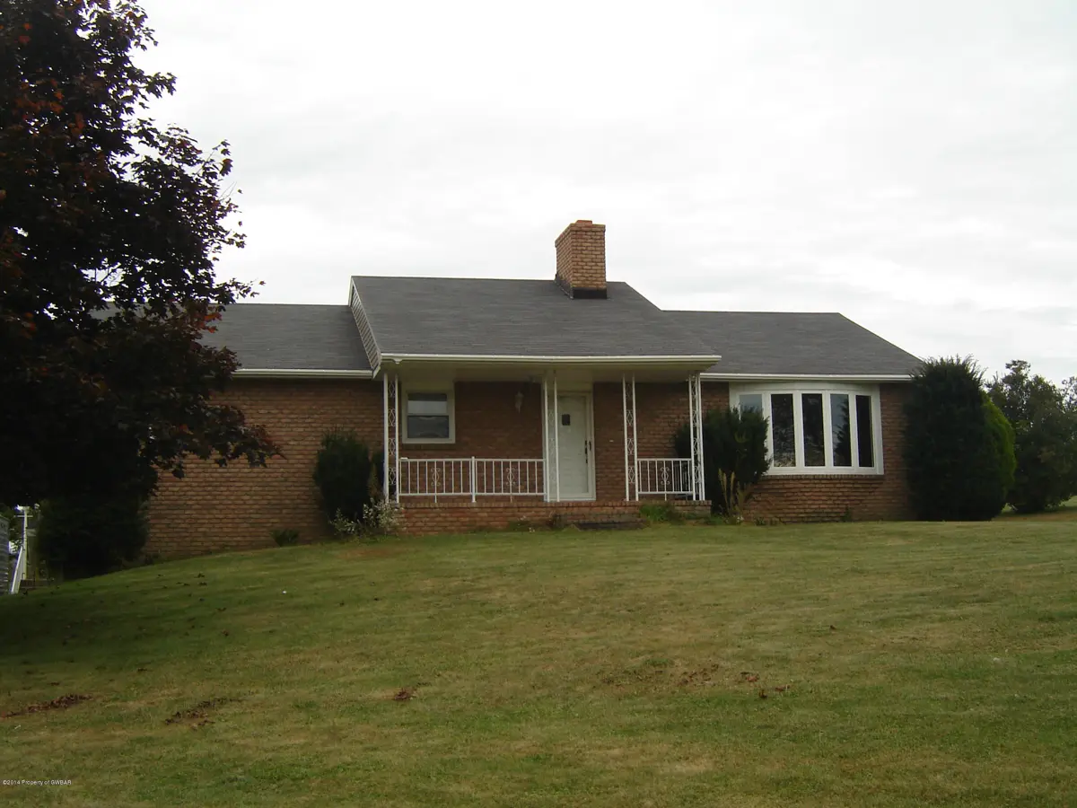437 Town Hill Road, Shickshinny in Shickshinny