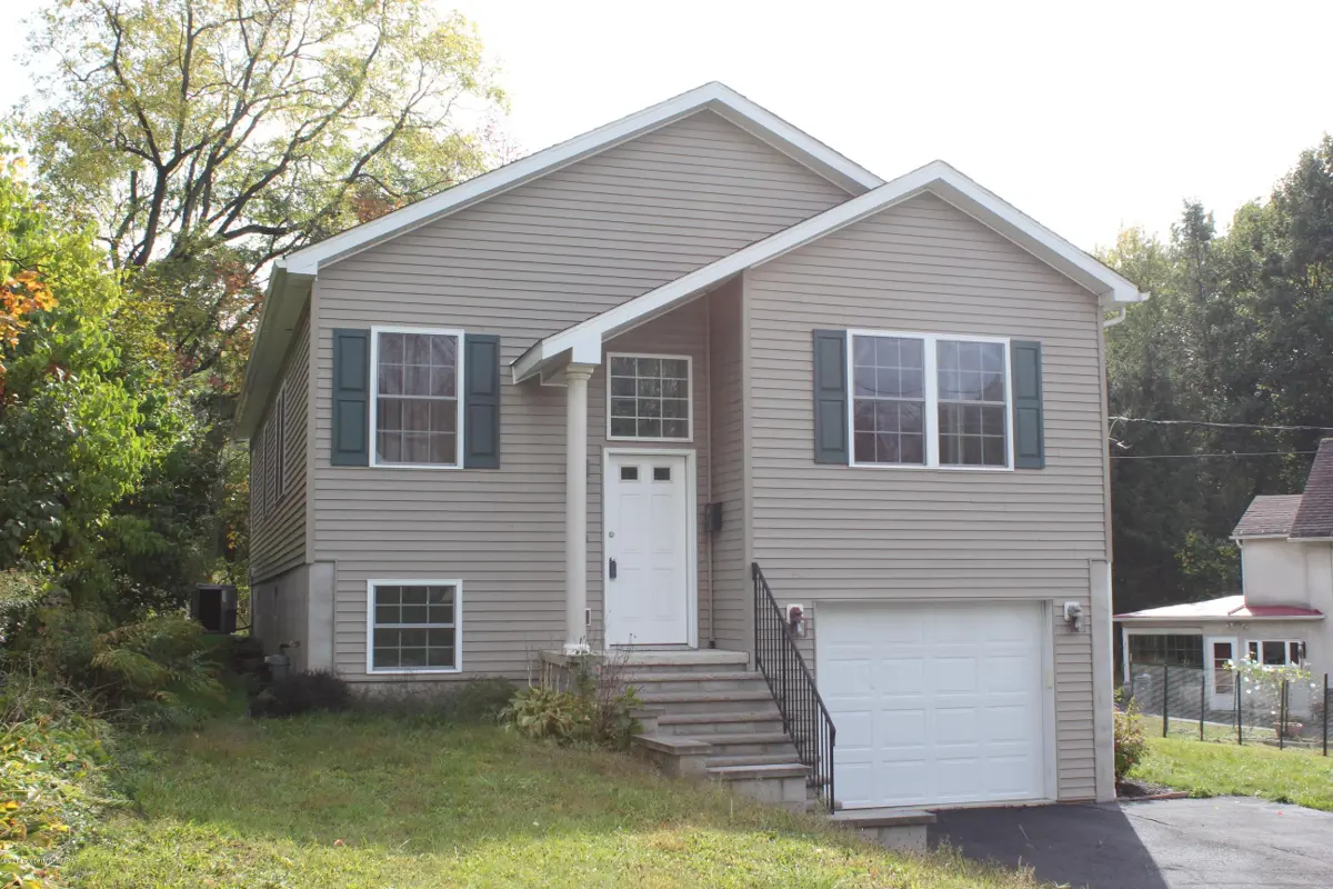 322 Columbia Ave., Clarks Summit in Clarks Summit