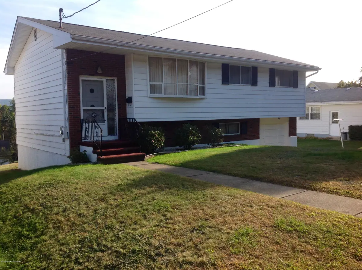 828 Beverly Drive, Plymouth in Plymouth