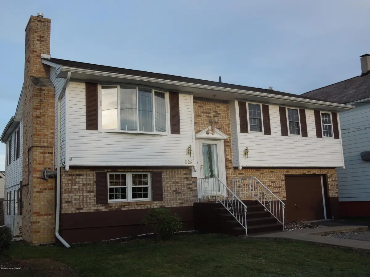 225 Kossack Street, Swoyersville in Swoyersville