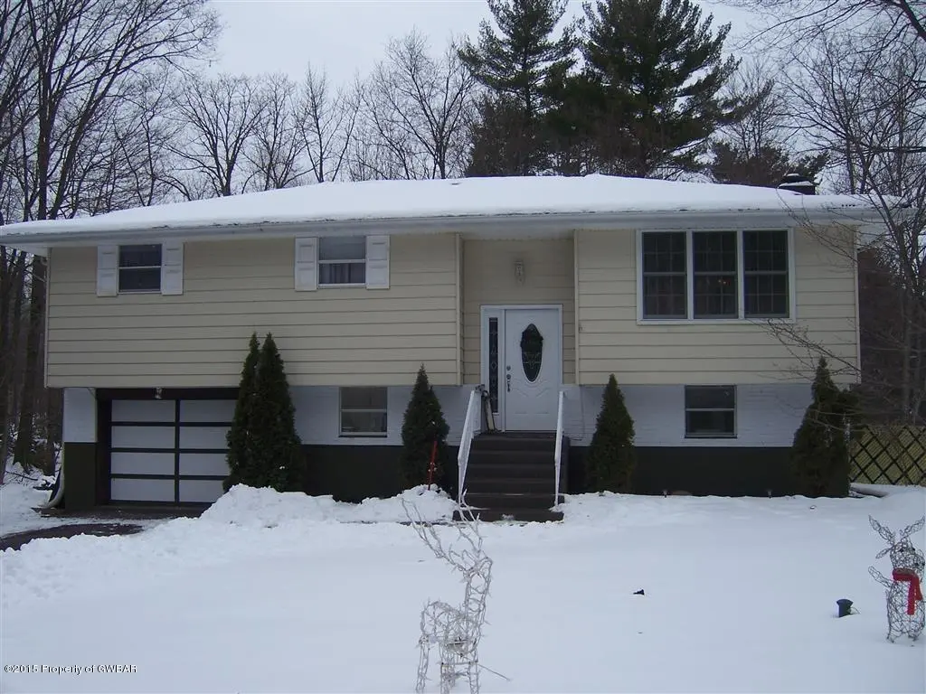1835 Henry Drive, Mountain Top in Mountain Top