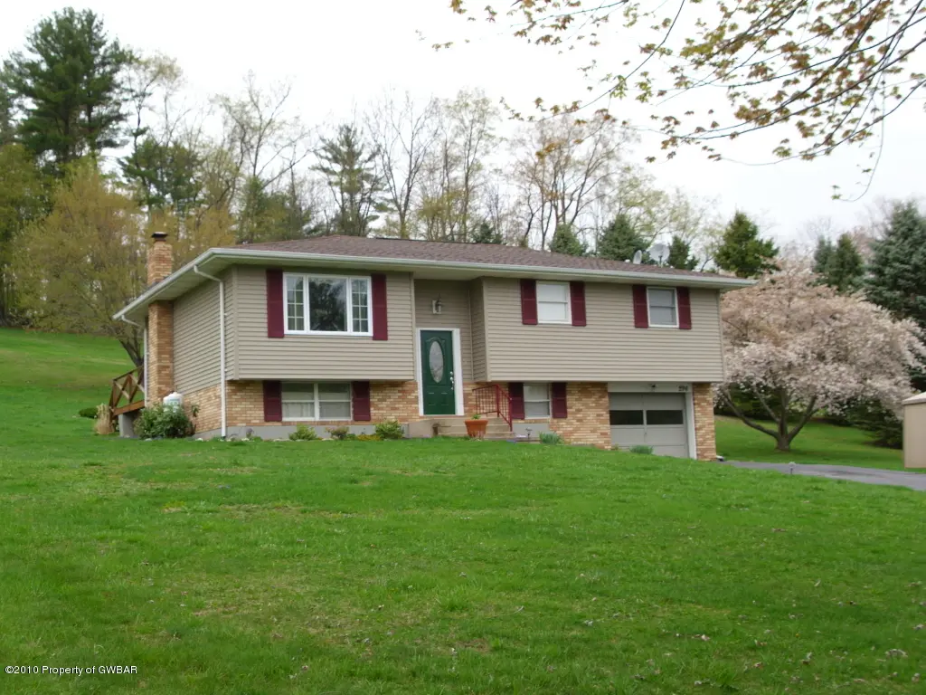 296 Main Road, Shickshinny in Shickshinny