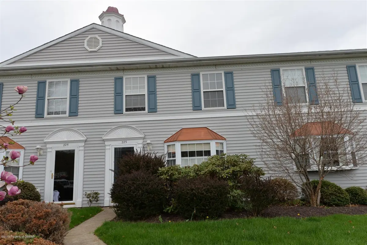 223 Patriot Circle, Mountain Top in Mountain Top