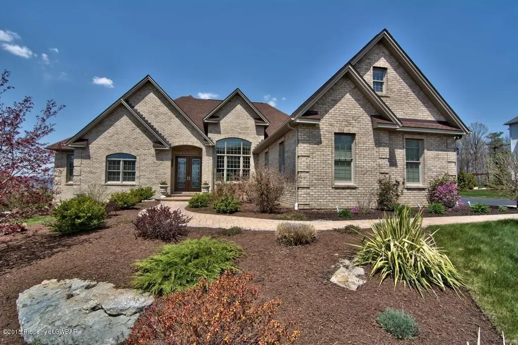 331 Glenmaura Drive, Moosic in Moosic