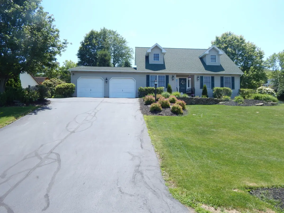 1265 Oak Drive, Shavertown in Shavertown