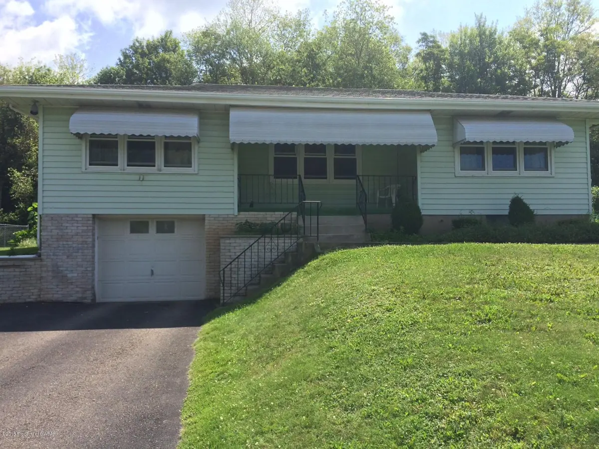 560 Woodlawn Avenue, Mountain Top in Mountain Top