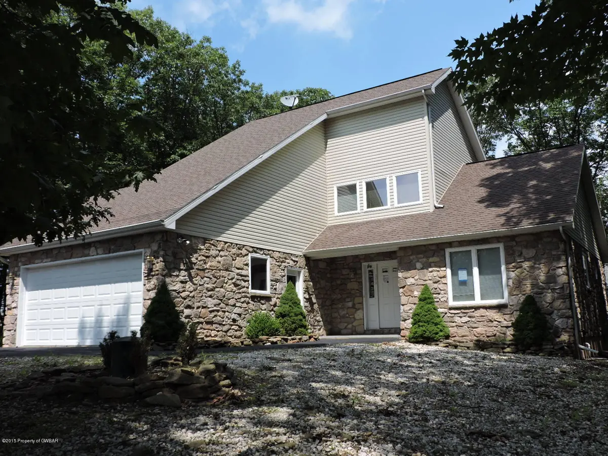 130 GLEN EAGLES Drive, Hazleton in Hazleton