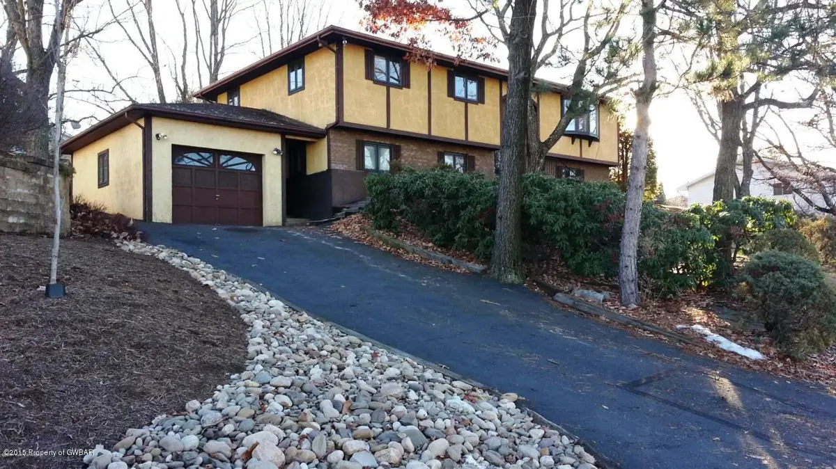 9 CONCORD Drive, Wilkes-Barre in Wilkes-Barre