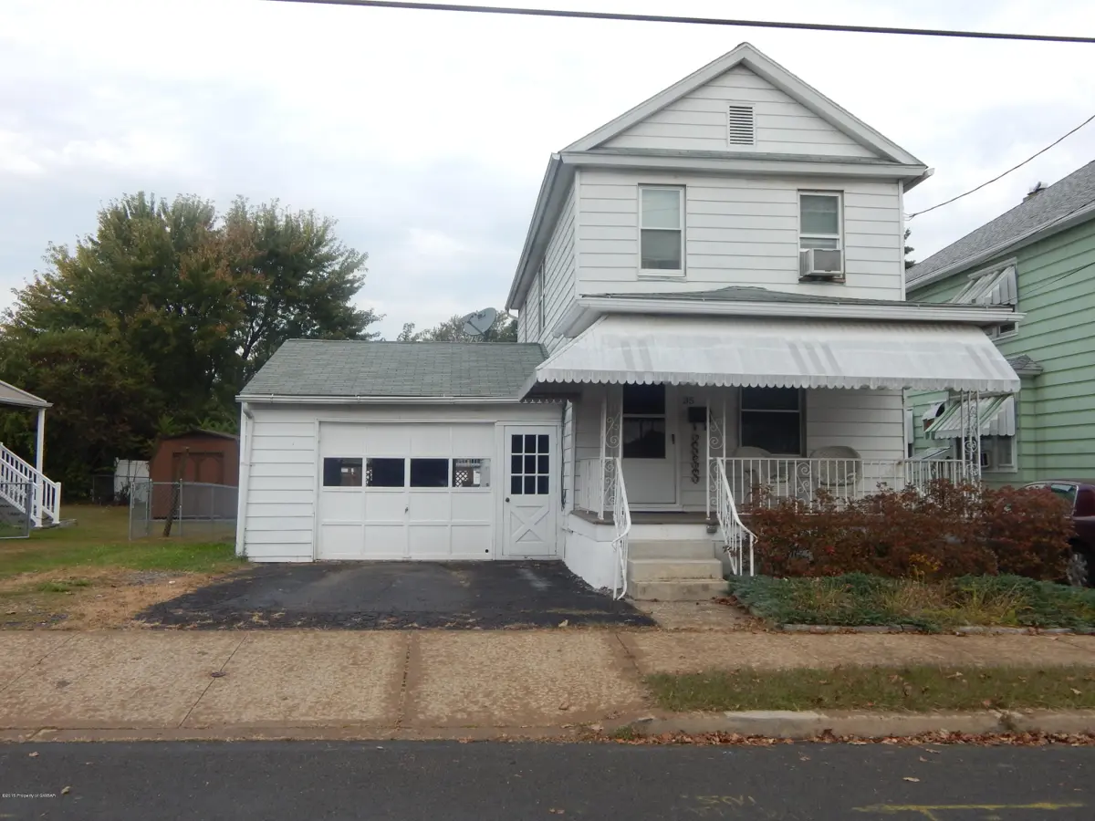 35 Goeringer Avenue, Hanover Township in Hanover Township