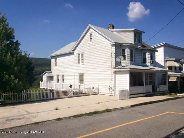 233 W EARLY Avenue, Coaldale in Coaldale