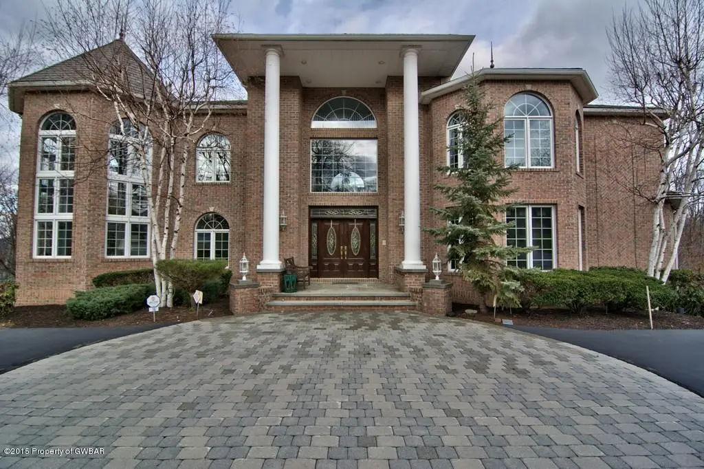16 KIPLING Drive, Moosic in Moosic