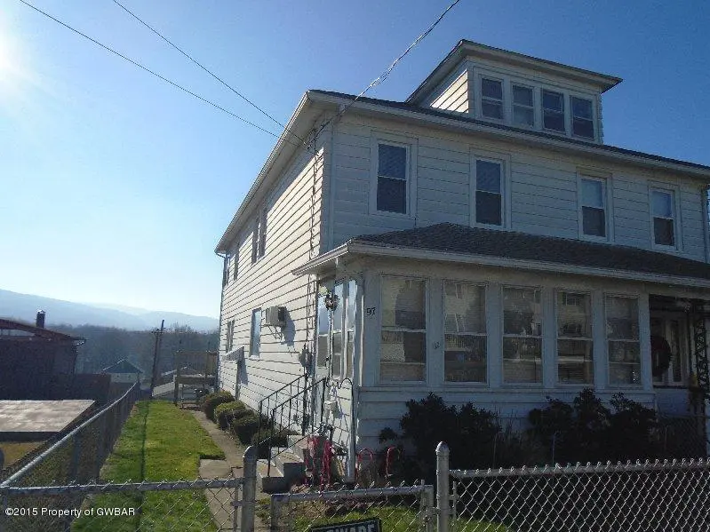97 E Newport, Hanover Township in Hanover Township