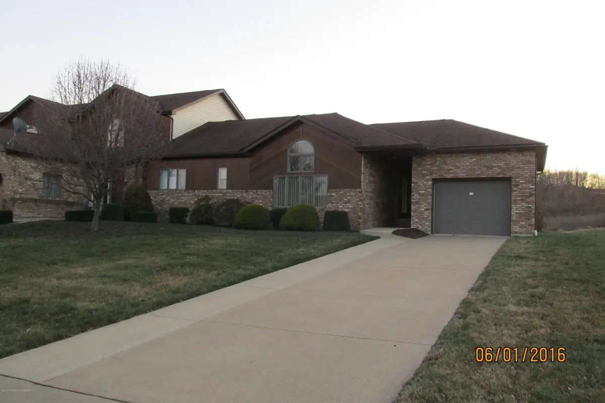 64 COUNTRYWOOD Drive, Hanover Township in Hanover Township