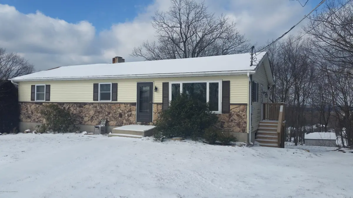 135 SNYDER Avenue, McAdoo in McAdoo