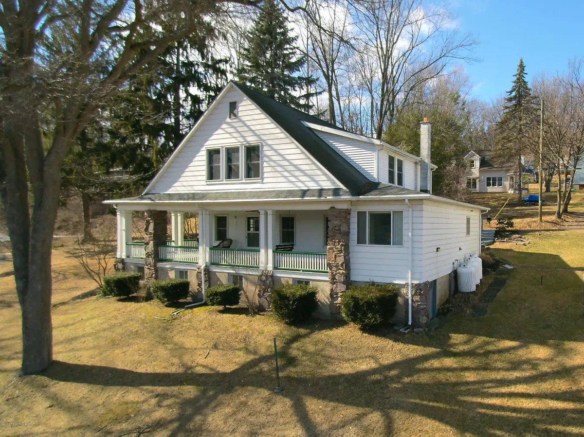GRANDVIEW Avenue, Harveys Lake in Harveys Lake