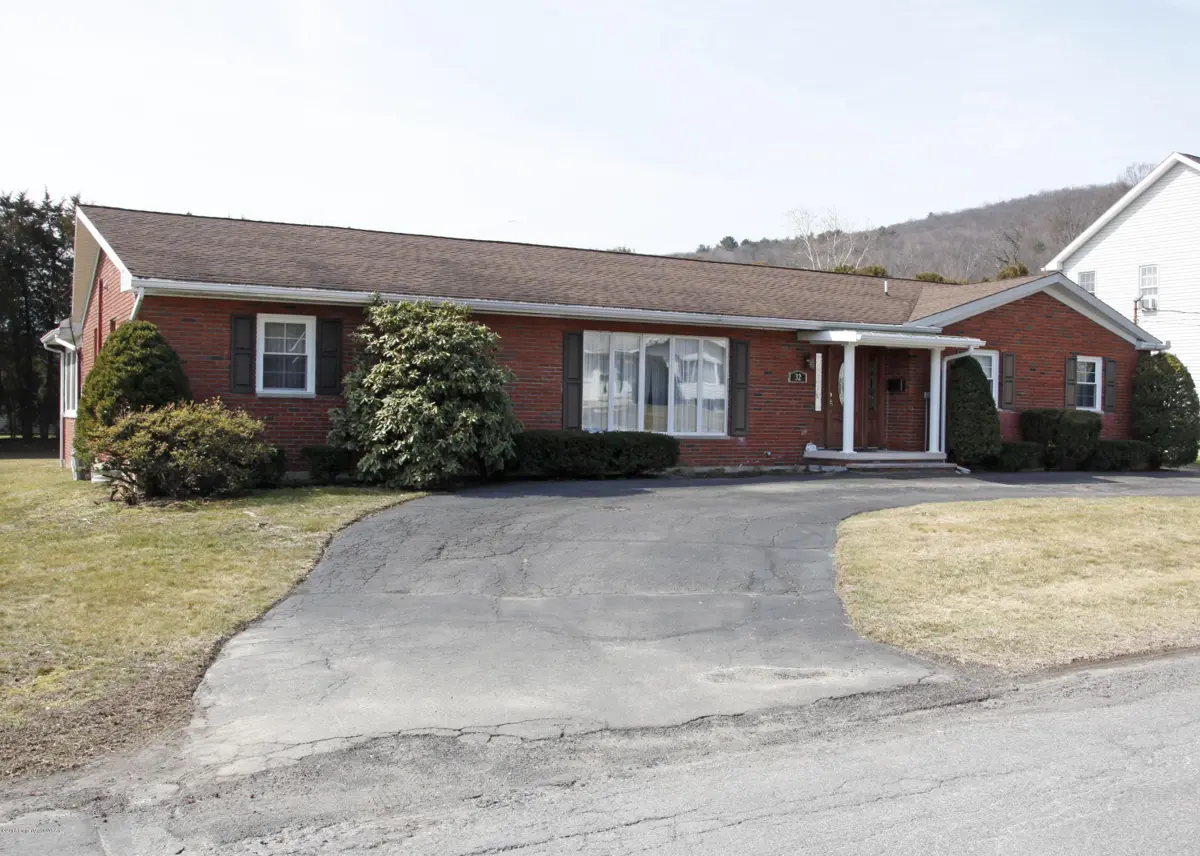 32 BROWN CREST Drive, West Wyoming in West Wyoming