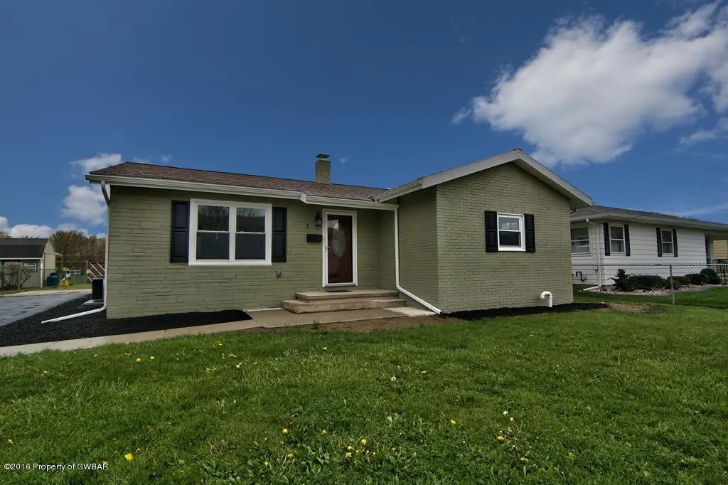 7 WASHINGTON Avenue, Exeter in Exeter